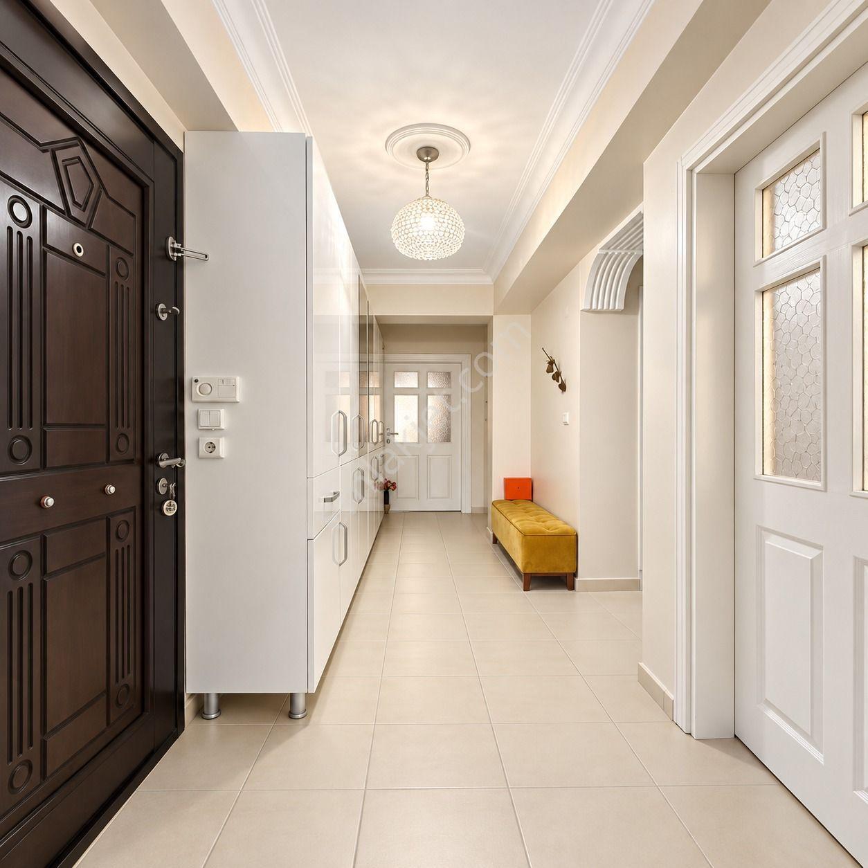 Merkezi Konumda Dev Metrekareli, 3 Balkonlu Satılık 2+1 Daire — fotoğraf 23