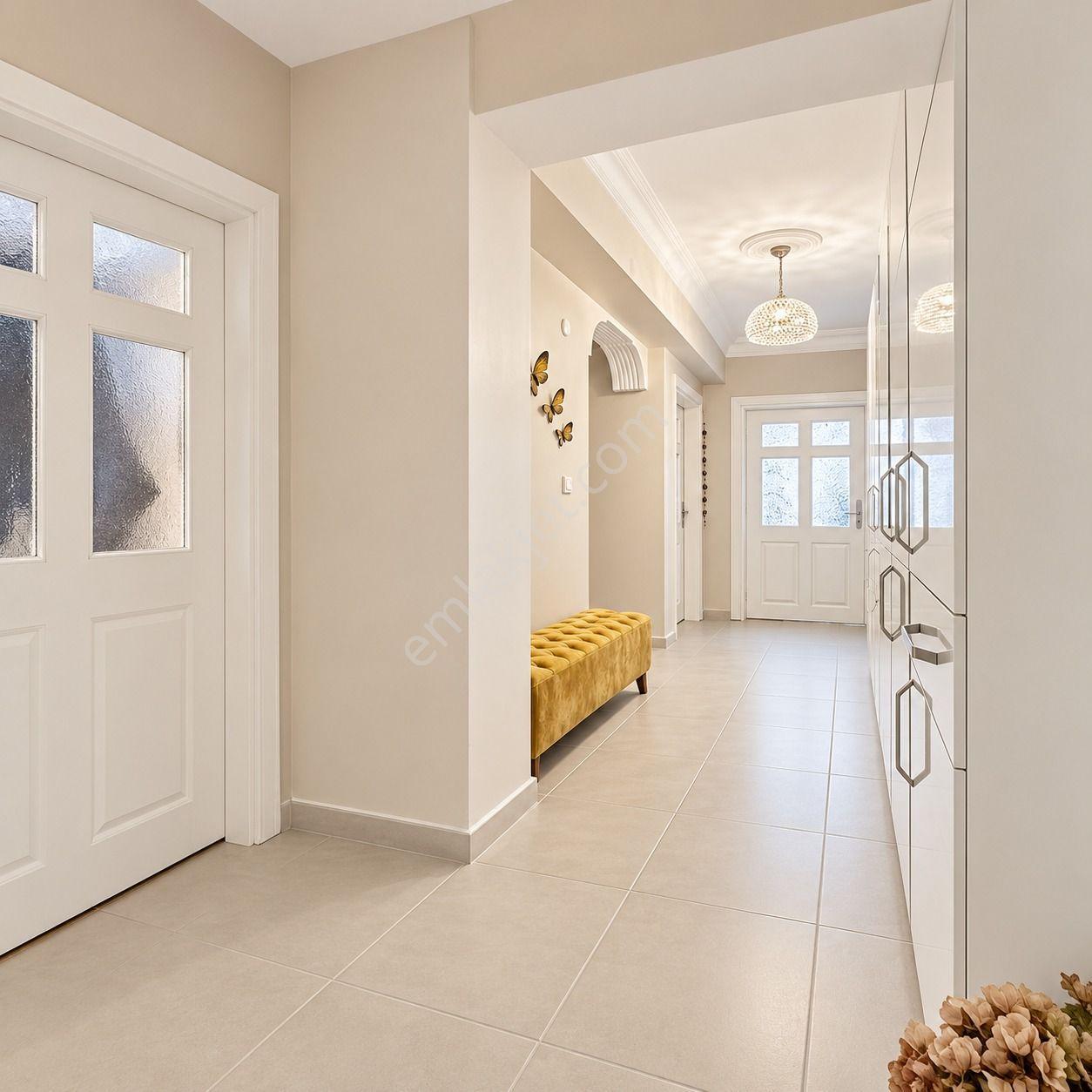 Merkezi Konumda Dev Metrekareli, 3 Balkonlu Satılık 2+1 Daire — fotoğraf 24