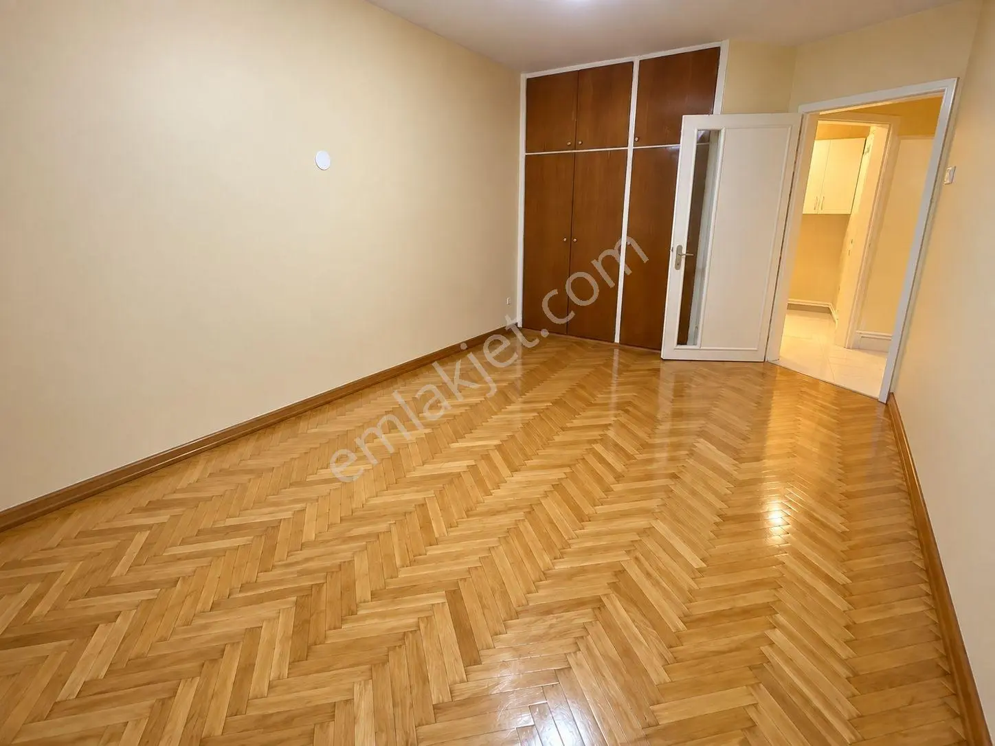 Tirebolu Sokakta 3+1 Satılık Daire — fotoğraf 3