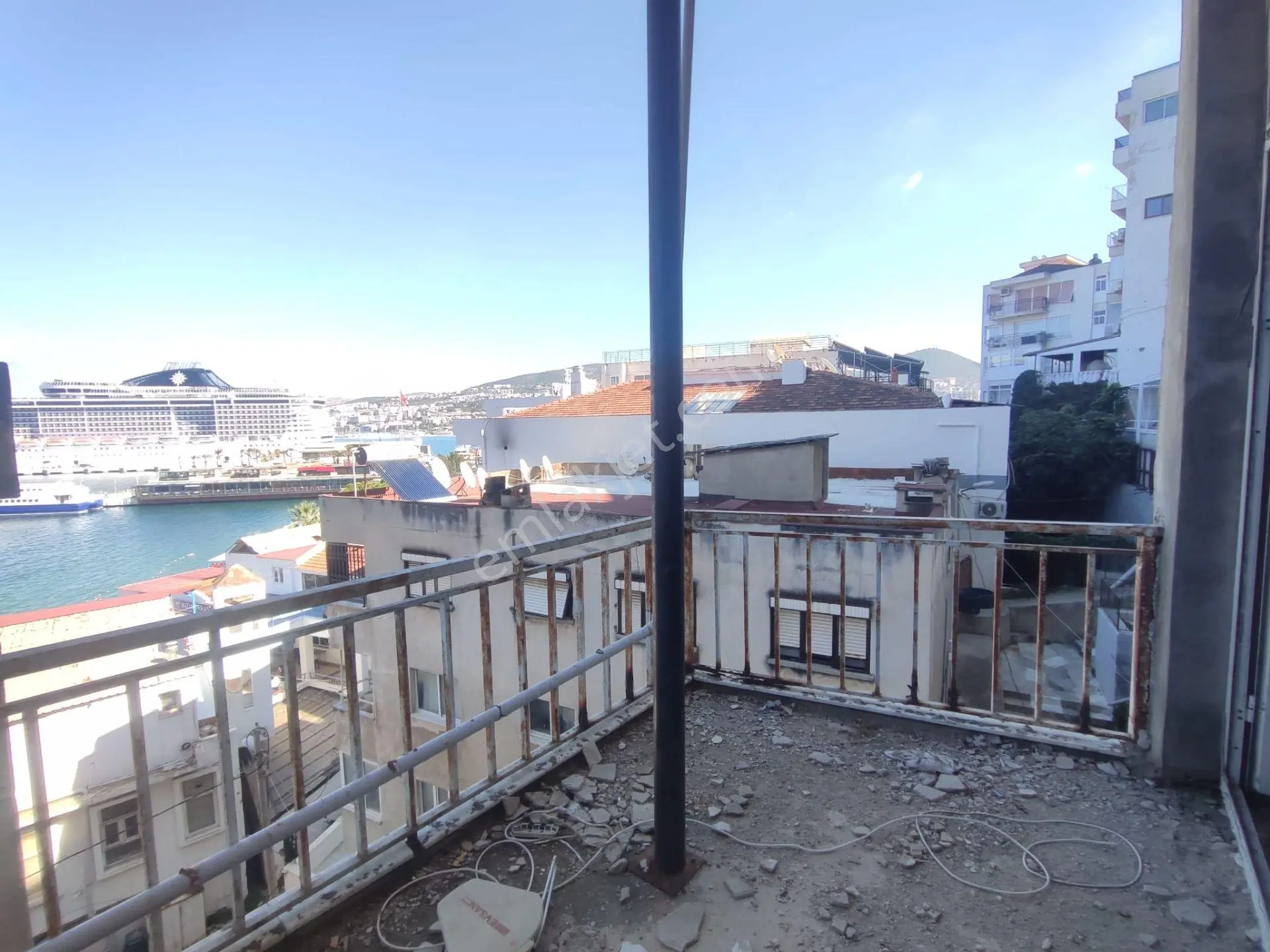 Kuşadası Kaymakam Sk.da Deniz Manzaralı Natamam 3+1 Satılık Daire — fotoğraf 2