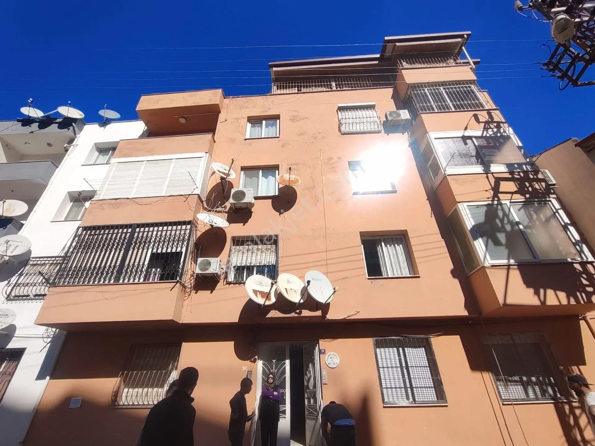 Kuşadası Kaymakam Sk.da Deniz Manzaralı Natamam 3+1 Satılık Daire — fotoğraf 3