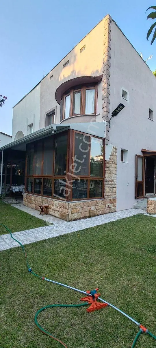 Burhaniye İmko Sitesi'nde Tümüyle Yenilenmiş Villa — fotoğraf 2