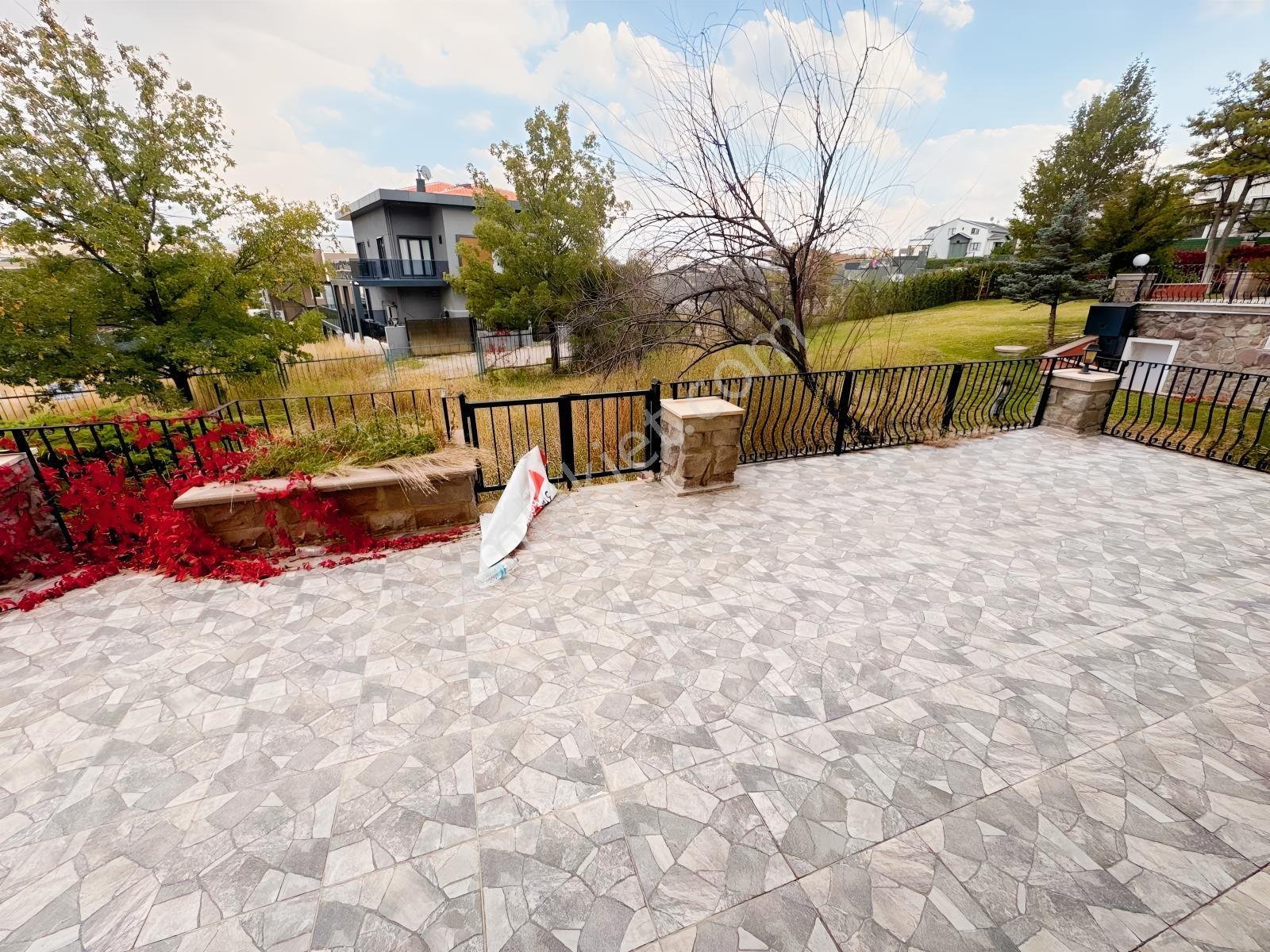 Gölbaşı Satılık 8+1 Villa Göl Manzaralı Site İçerisinde 3 Katlı! — fotoğraf 3
