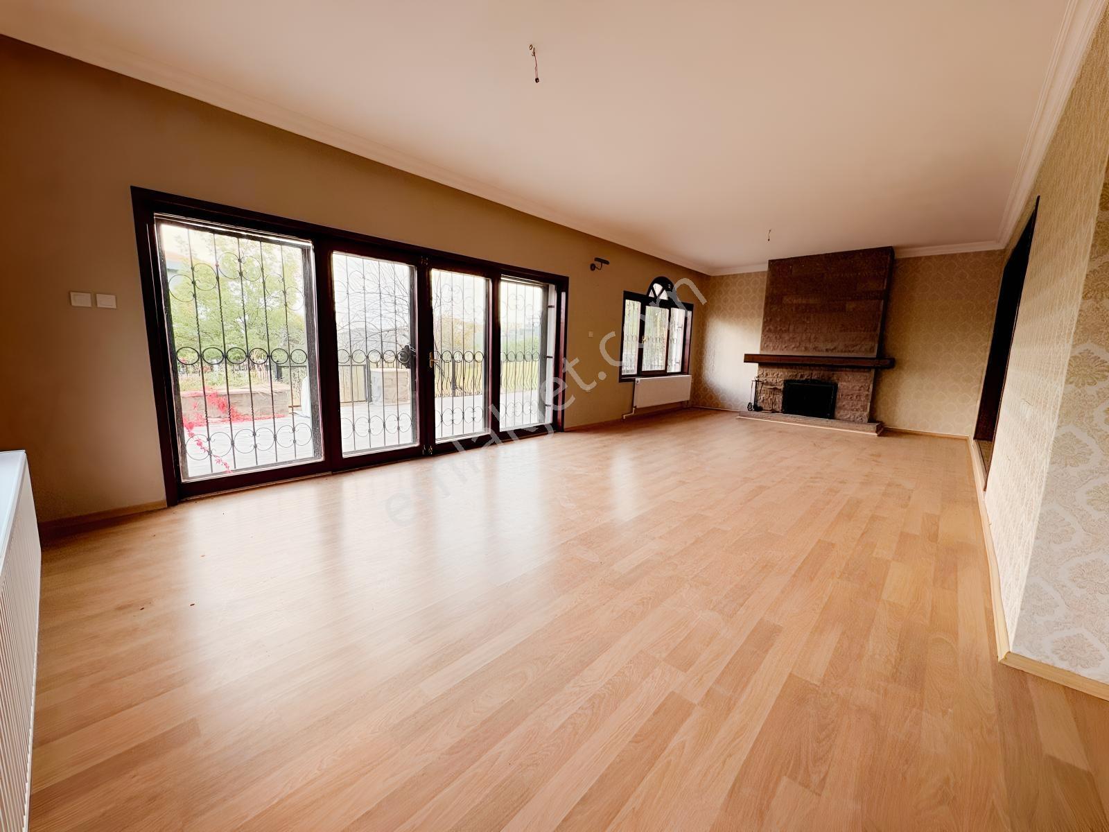 Gölbaşı Satılık 8+1 Villa Göl Manzaralı Site İçerisinde 3 Katlı! — fotoğraf 5