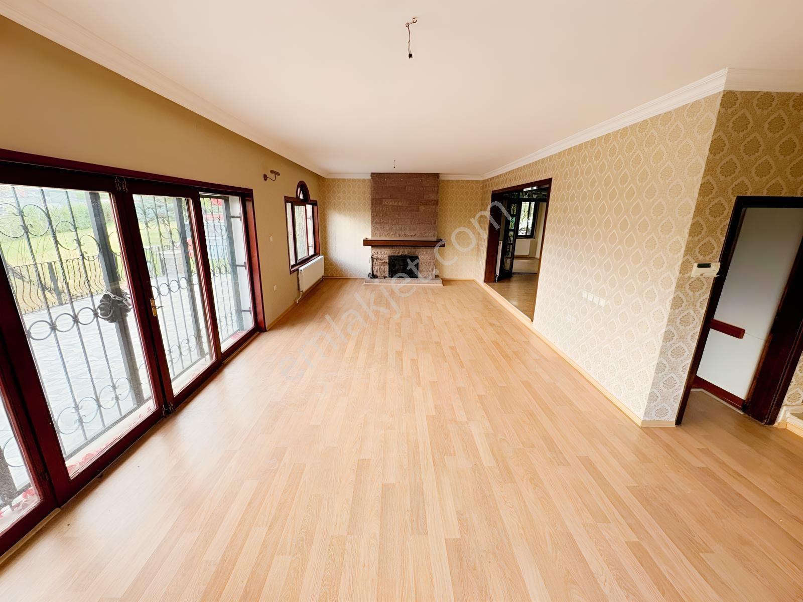 Gölbaşı Satılık 8+1 Villa Göl Manzaralı Site İçerisinde 3 Katlı! — fotoğraf 7