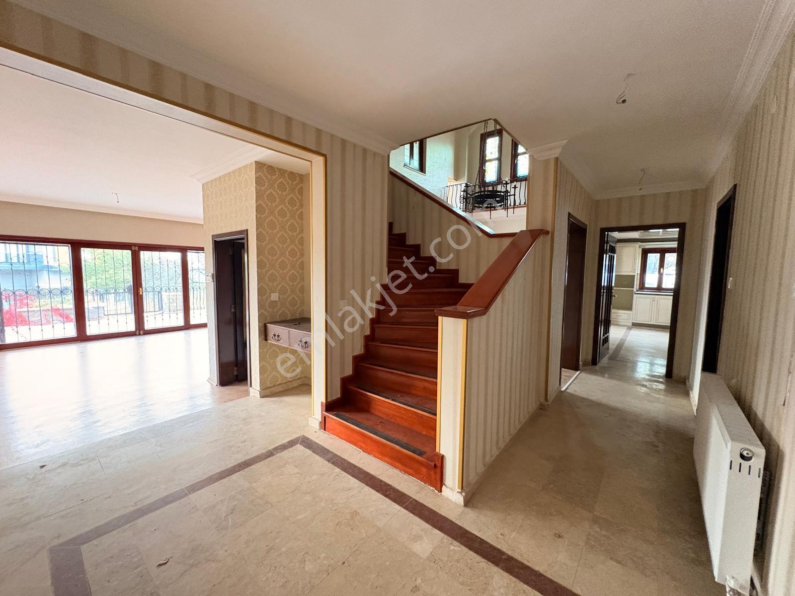 Gölbaşı Satılık 8+1 Villa Göl Manzaralı Site İçerisinde 3 Katlı! — fotoğraf 9