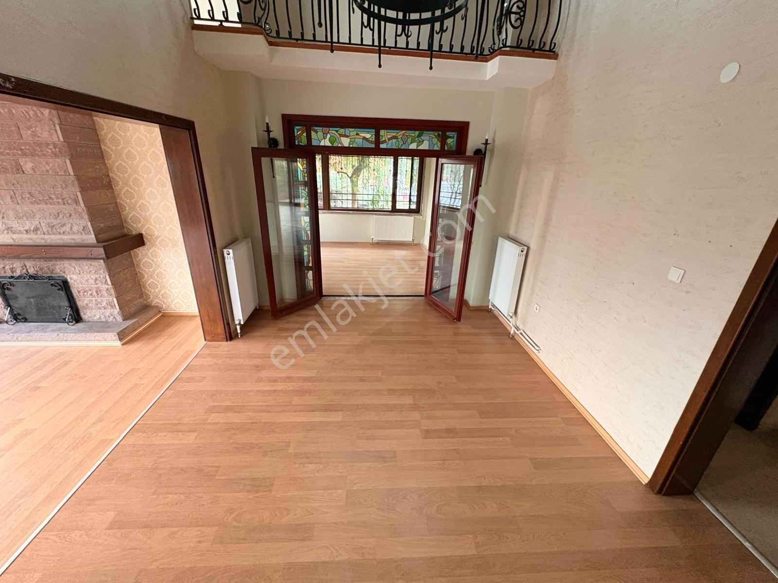 Gölbaşı Satılık 8+1 Villa Göl Manzaralı Site İçerisinde 3 Katlı! — fotoğraf 12