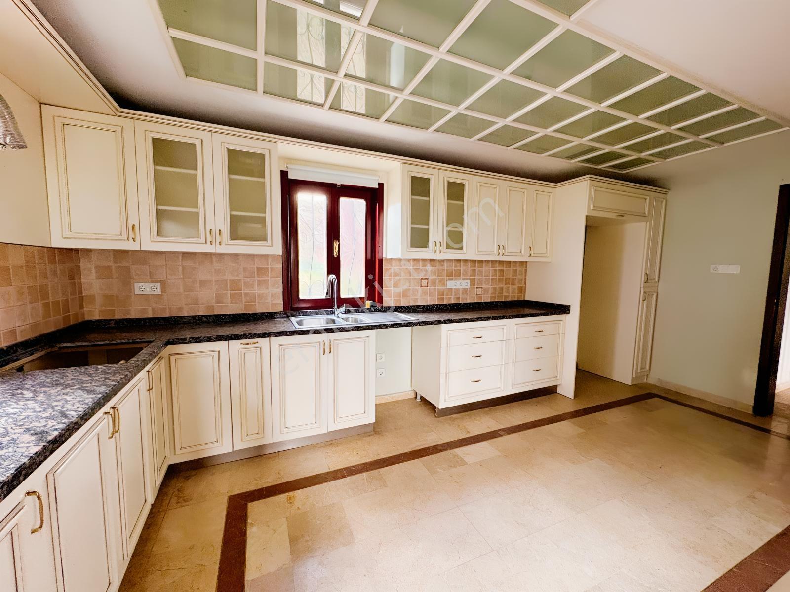 Gölbaşı Satılık 8+1 Villa Göl Manzaralı Site İçerisinde 3 Katlı! — fotoğraf 15