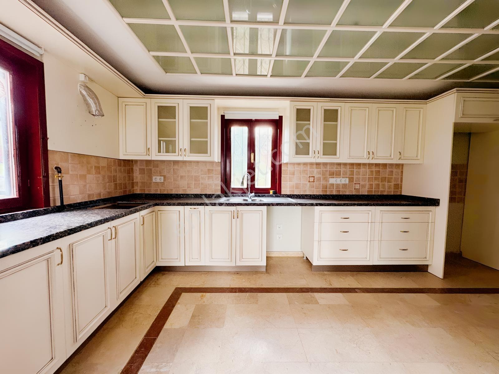 Gölbaşı Satılık 8+1 Villa Göl Manzaralı Site İçerisinde 3 Katlı! — fotoğraf 16