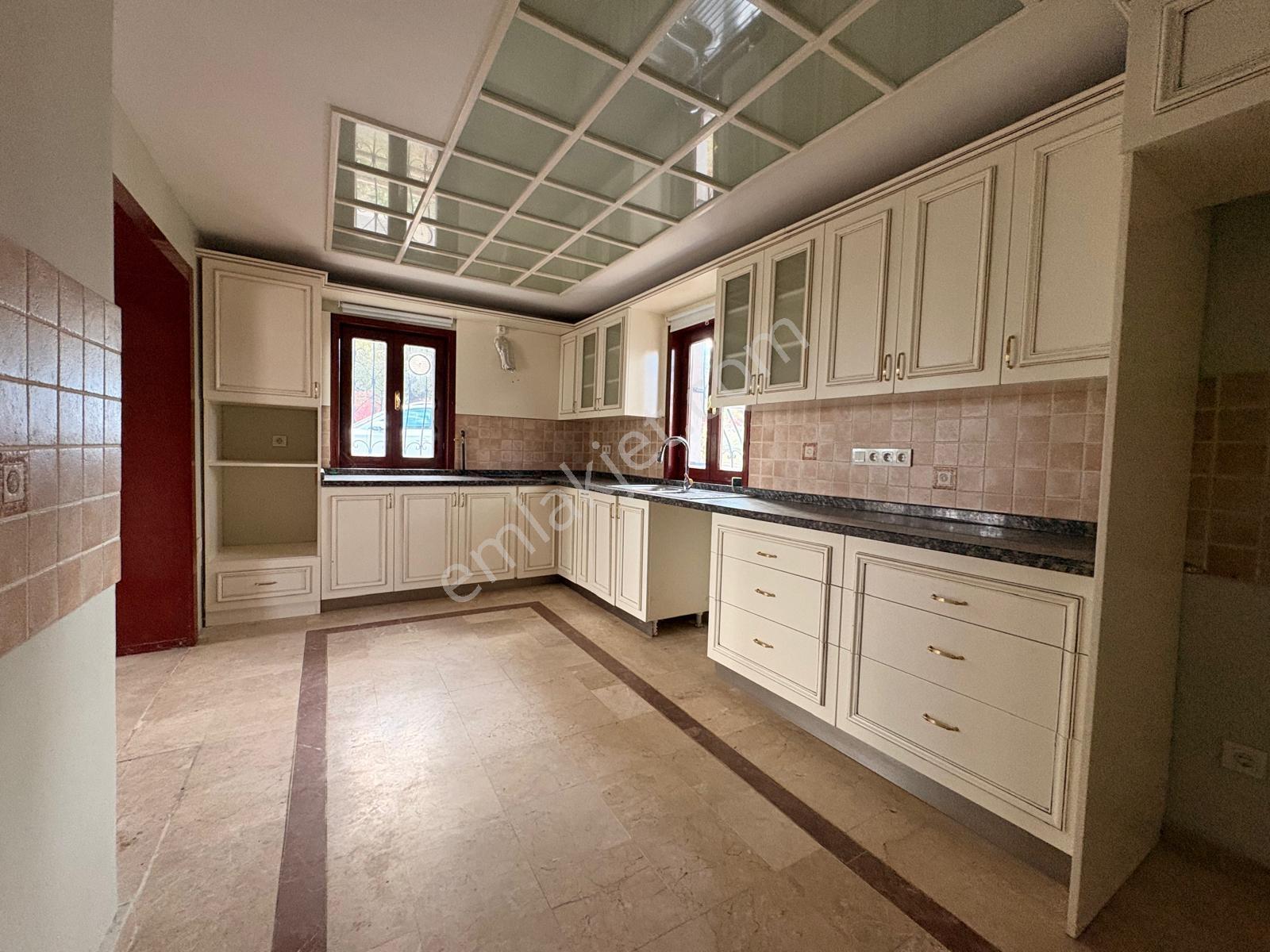Gölbaşı Satılık 8+1 Villa Göl Manzaralı Site İçerisinde 3 Katlı! — fotoğraf 17