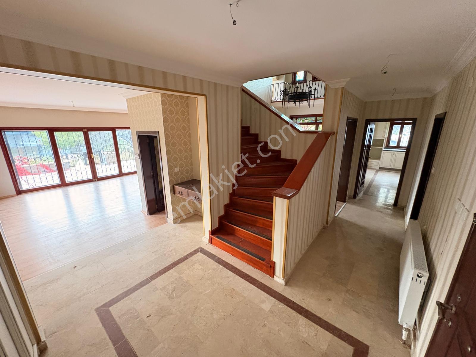 Gölbaşı Satılık 8+1 Villa Göl Manzaralı Site İçerisinde 3 Katlı! — fotoğraf 18