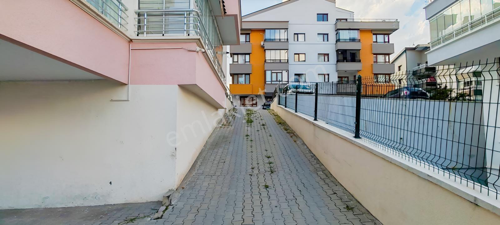 Cevizlidere Caddesine Yakın Ara Kat Kombili 3+1 Satılık Daire — fotoğraf 8