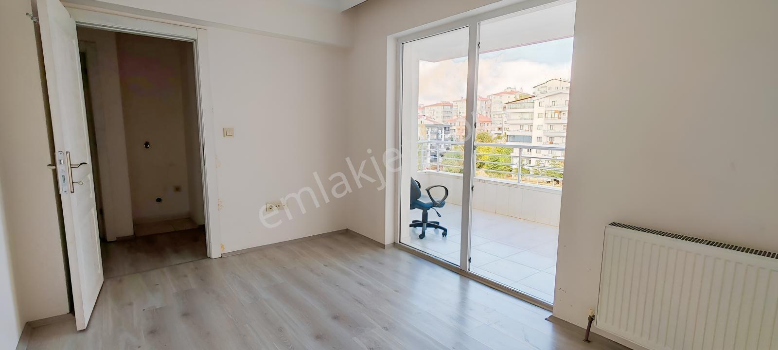 Cevizlidere Caddesine Yakın Ara Kat Kombili 3+1 Satılık Daire — fotoğraf 30