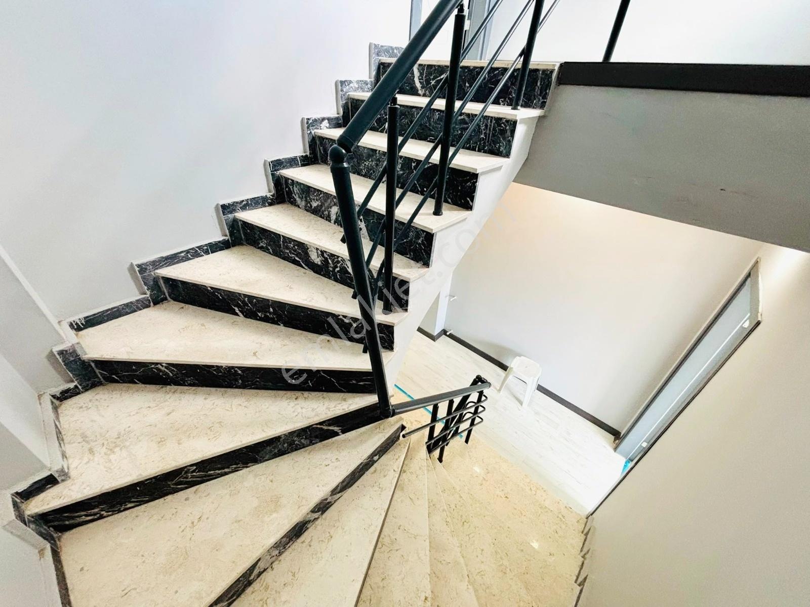 ▀güç'ten Güre'de Kazdağları Manzaralı Çift Teraslı Lüx 3+1 Villa — fotoğraf 16