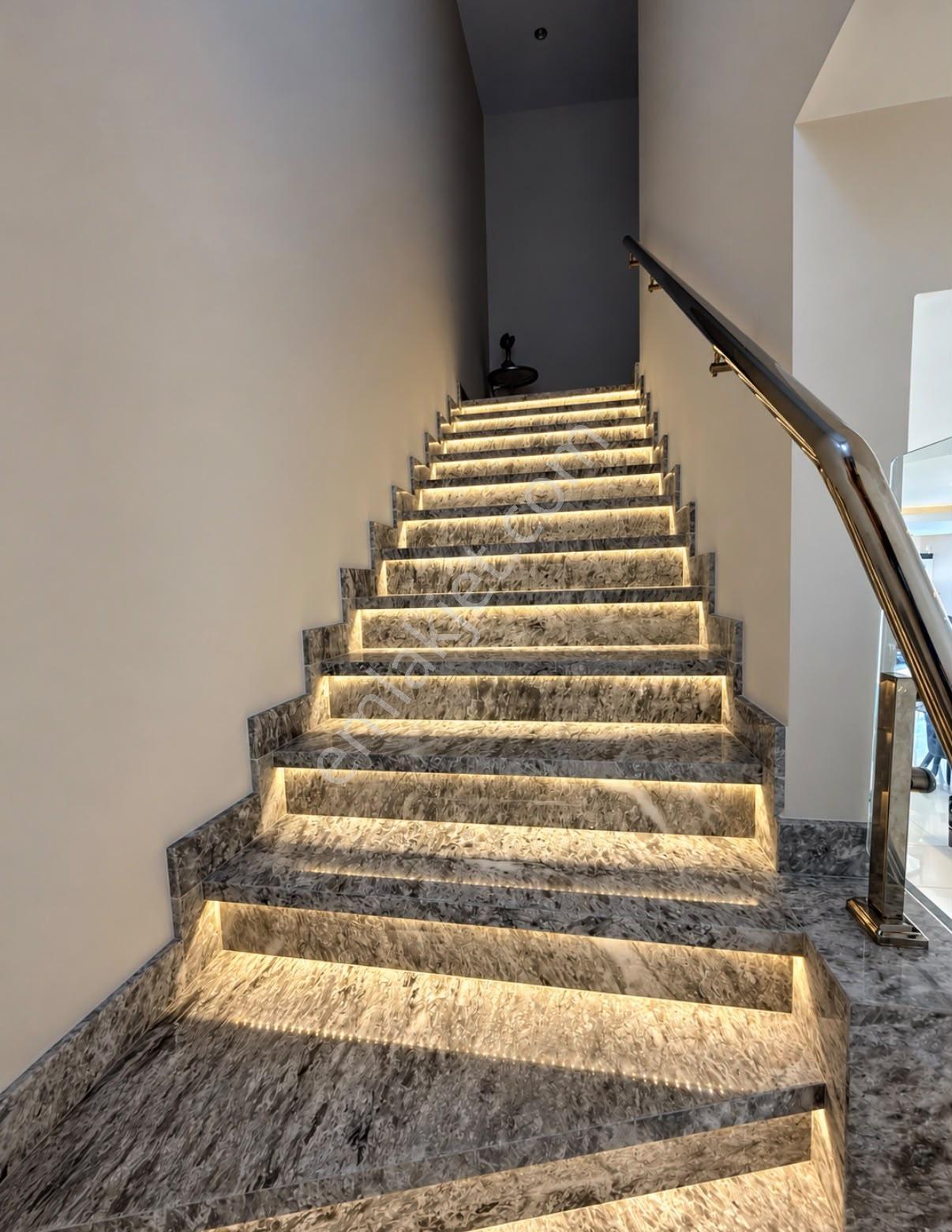 Konak Premium Satılık 2+1 Eşyalı Dublex Daire — fotoğraf 7
