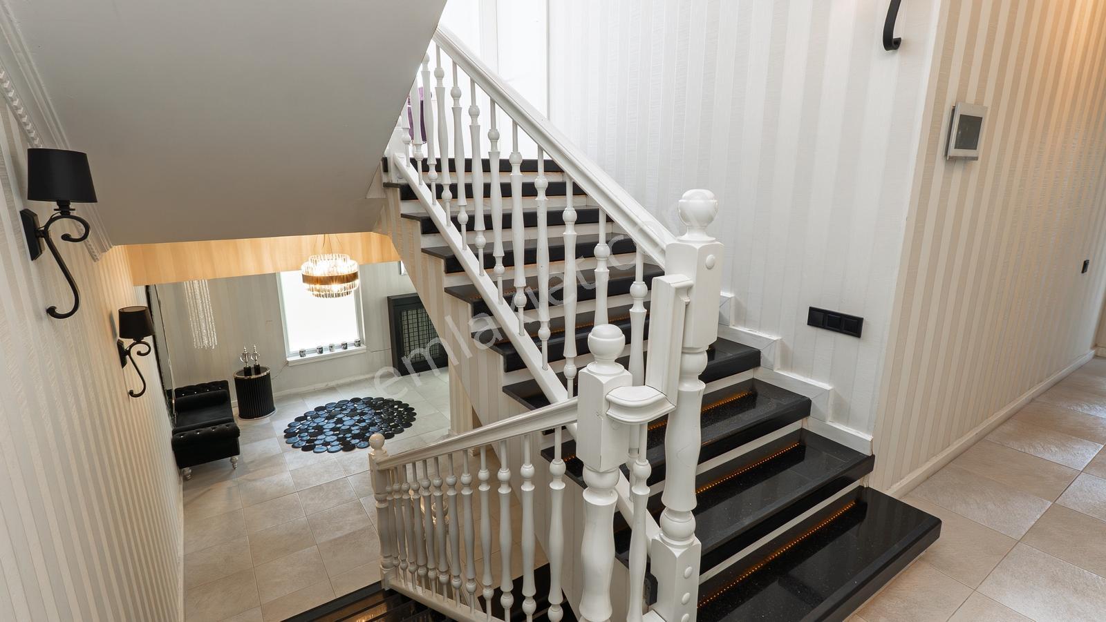 Beyler Caddesi Dostkent Sitesinde Şerefiyeli 6+2 Satılık Villa — fotoğraf 18