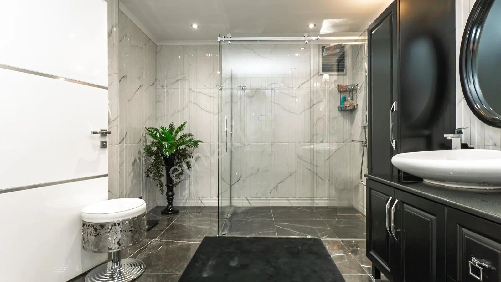 Beyler Caddesi Dostkent Sitesinde Şerefiyeli 6+2 Satılık Villa — fotoğraf 42
