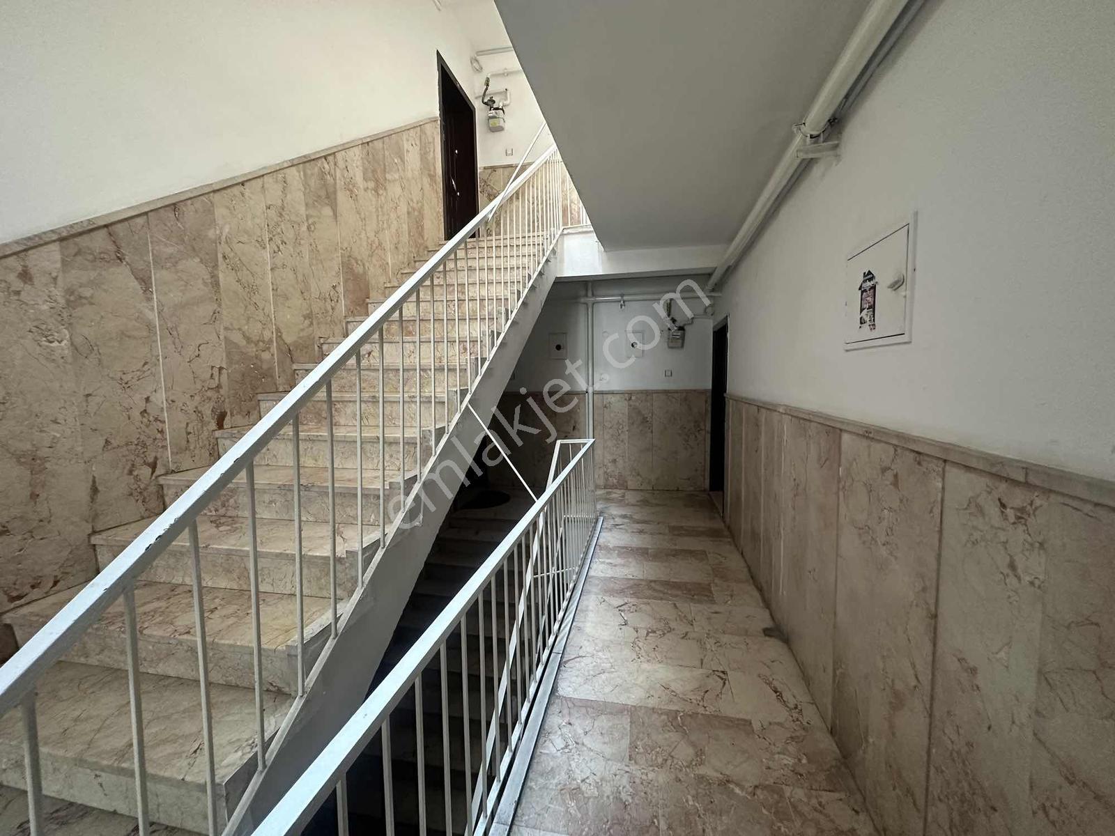 Çankaya Gop Ulubey Sokak'ta Boş 3+1 Satılık Daire — fotoğraf 10
