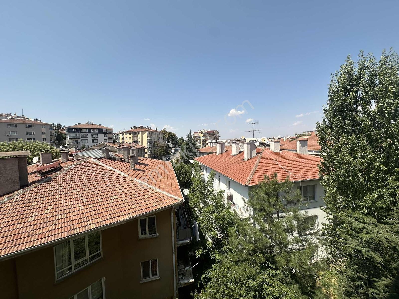 Çankaya Gop Ulubey Sokak'ta Boş 3+1 Satılık Daire — fotoğraf 24