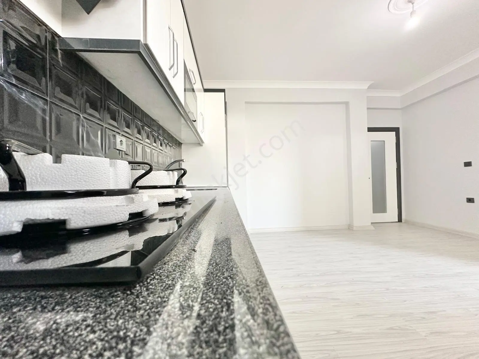 ⭐ay Emlak'tan⭐akçay'da Denize Yakın Ön Cephe Şık Tasarımlı Ara Kat Satılık 1+1 Lüks Daire — fotoğraf 5