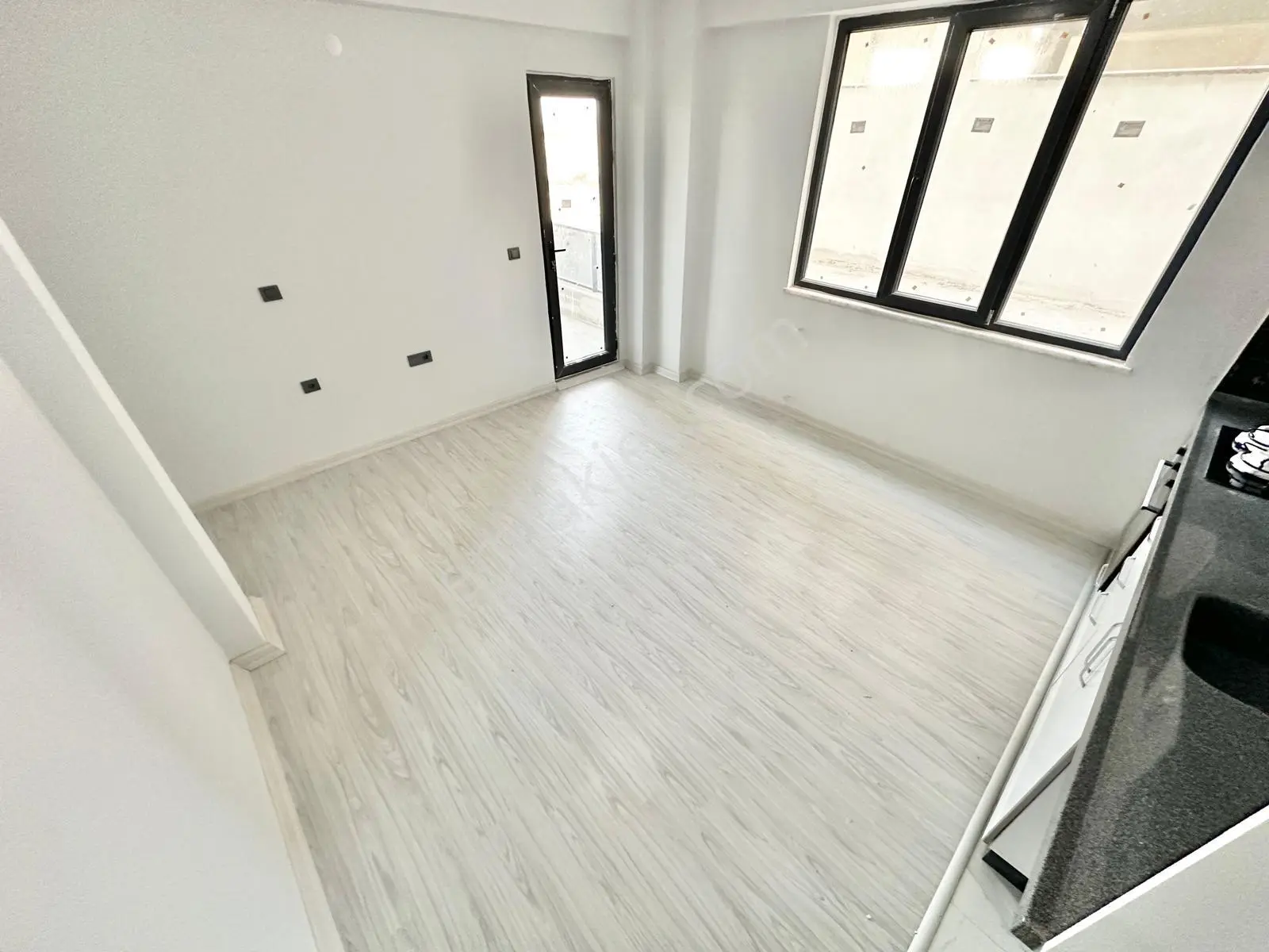 ⭐ay Emlak'tan⭐akçay'da Denize Yakın Ön Cephe Şık Tasarımlı Ara Kat Satılık 1+1 Lüks Daire — fotoğraf 8