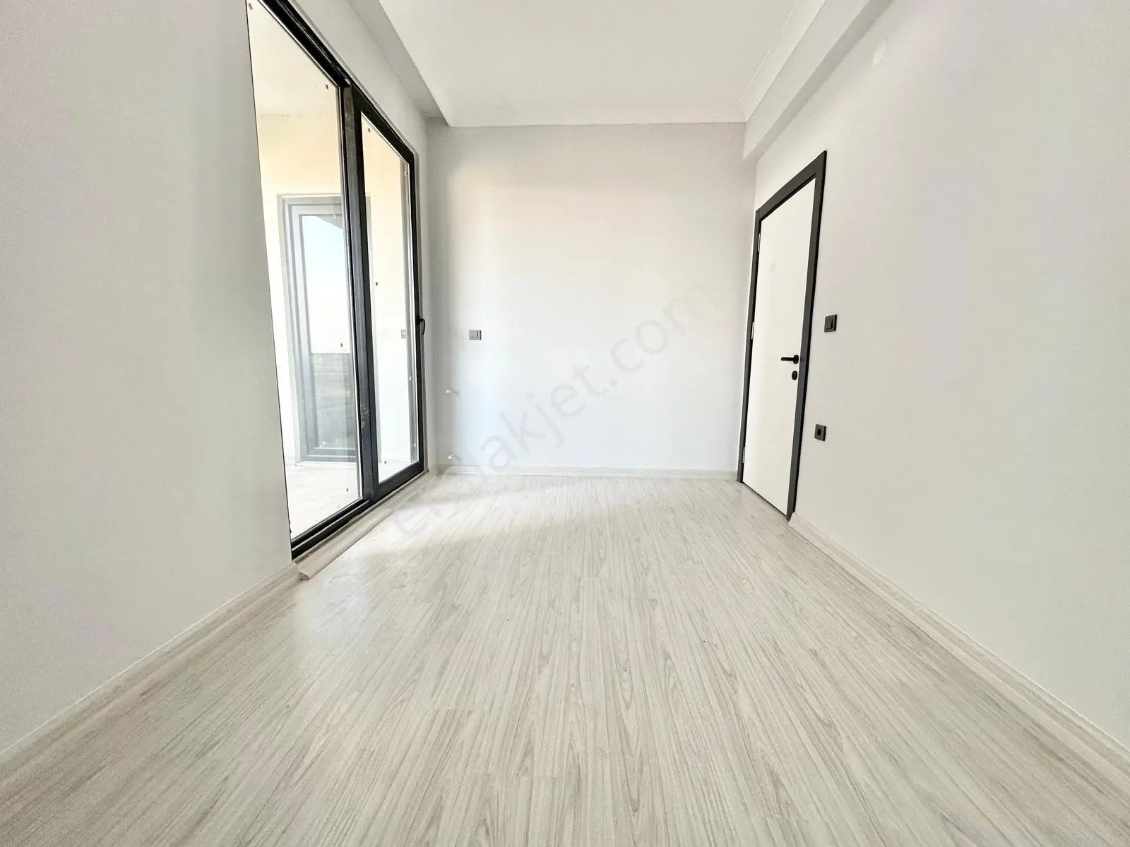 ⭐ay Emlak'tan⭐akçay'da Denize Yakın Ön Cephe Şık Tasarımlı Ara Kat Satılık 1+1 Lüks Daire — fotoğraf 13