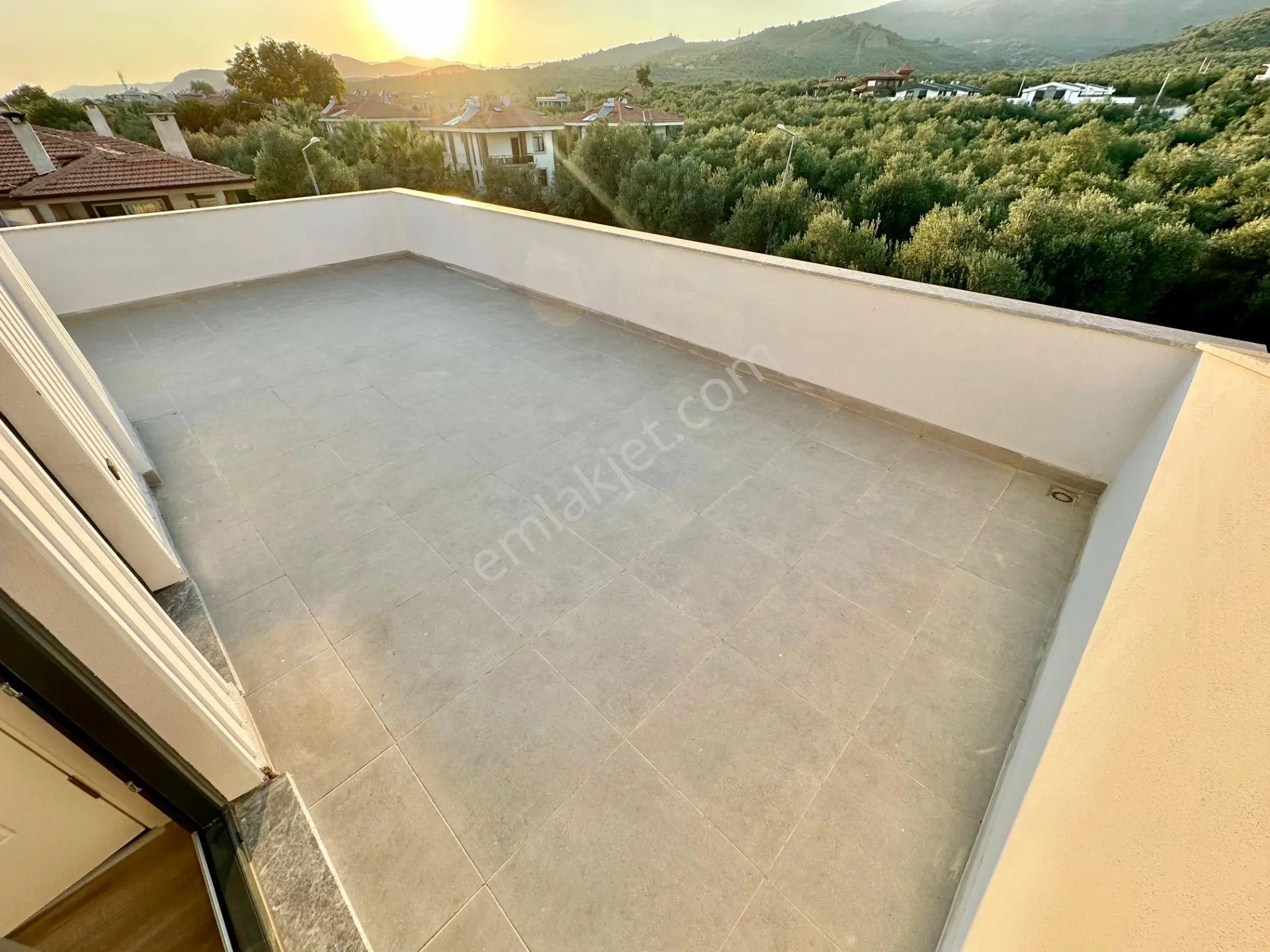 Ay Emlaktan Narlıda Kazdağları Eteklerinde Huzur Bulacağınız Denize 100 M Satılık 3+1 Villa — fotoğraf 2