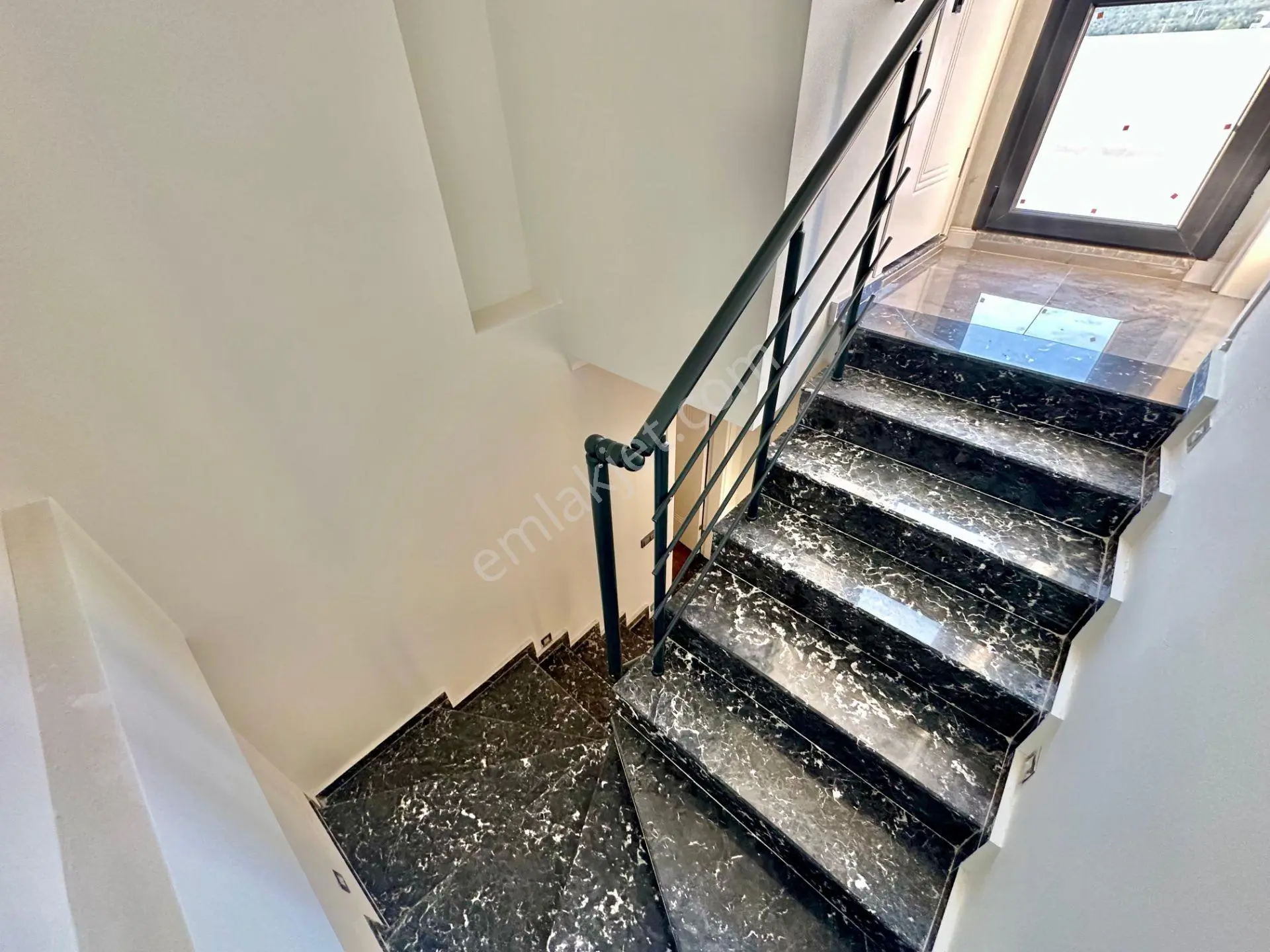 Ay Emlaktan Narlıda Kazdağları Eteklerinde Huzur Bulacağınız Denize 100 M Satılık 3+1 Villa — fotoğraf 14