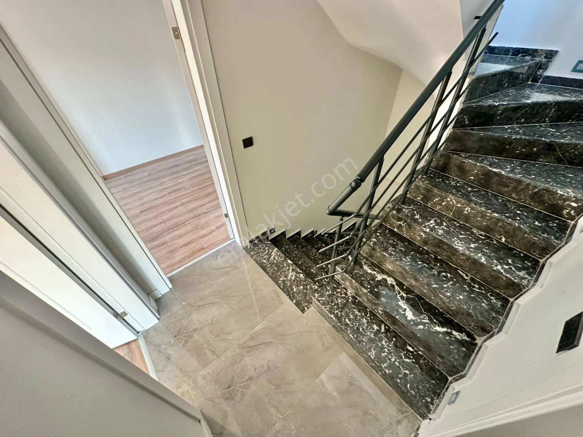 Ay Emlaktan Narlıda Kazdağları Eteklerinde Huzur Bulacağınız Denize 100 M Satılık 3+1 Villa — fotoğraf 16