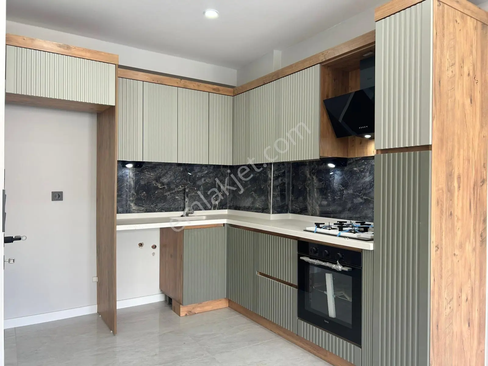Yükselden Kadıköy'De Modern Tasarım Sıfır 1+1 Daire
