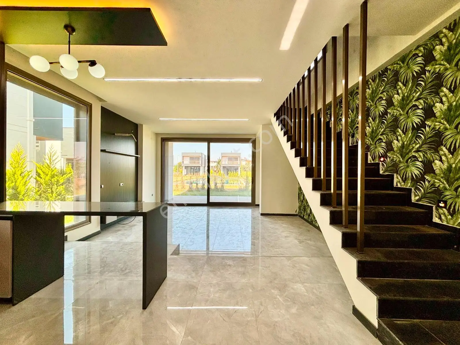 ꧁ay Emlaktan꧂güre'de Yolun Alt Tarafında Yüzme Havuzlu Denize Yakın Satılık 3+1 Lüks Müstakil Villa — fotoğraf 2