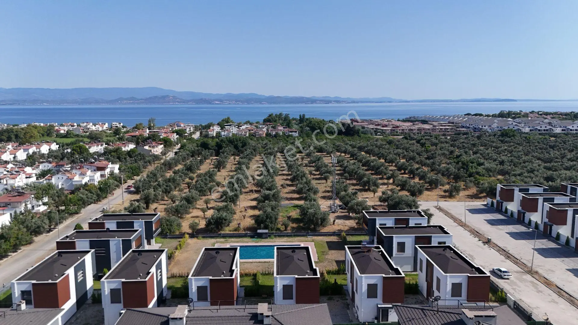 ꧁ay Emlaktan꧂güre'de Yolun Alt Tarafında Yüzme Havuzlu Denize Yakın Satılık 3+1 Lüks Müstakil Villa — fotoğraf 5