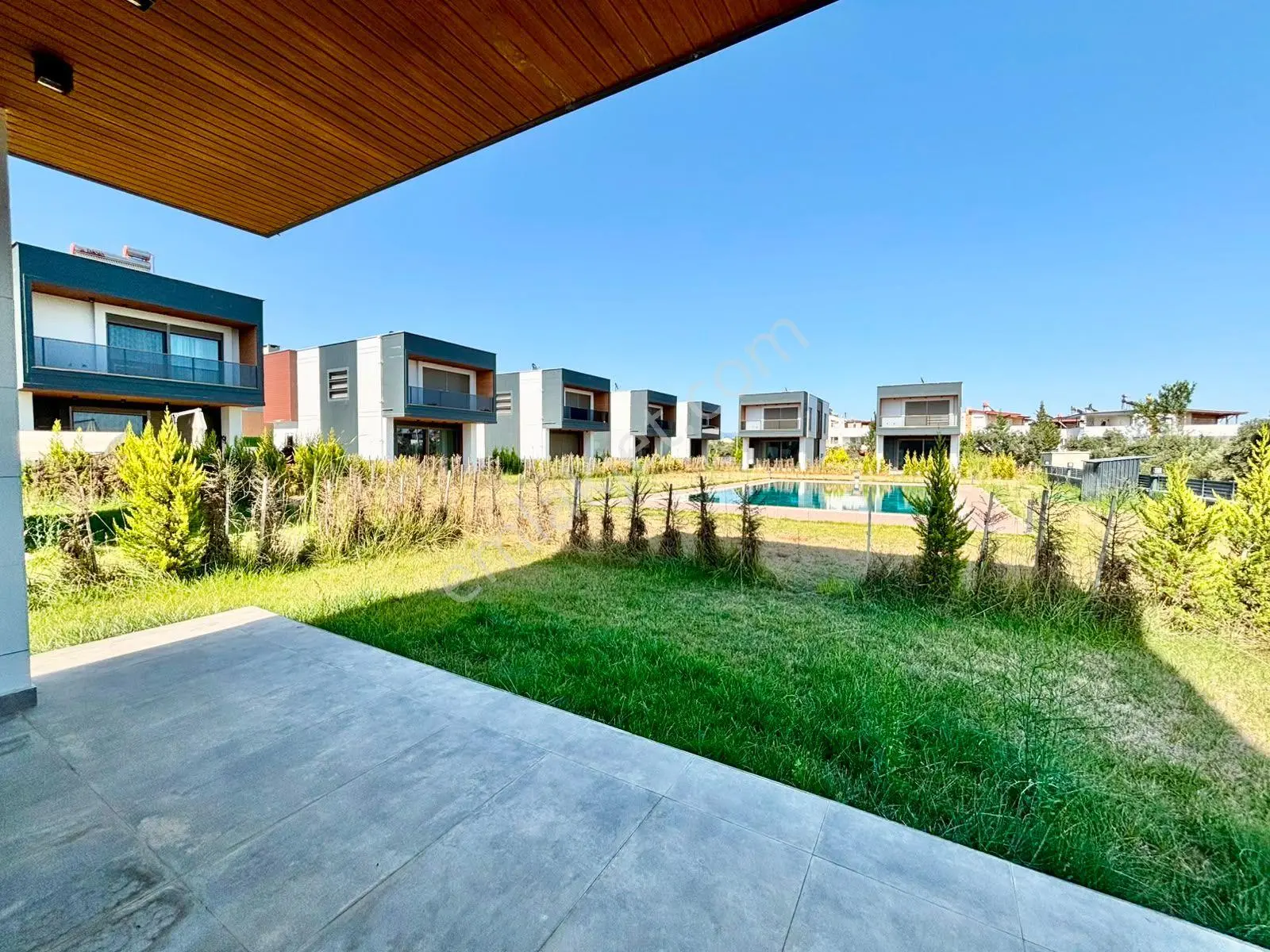 ꧁ay Emlaktan꧂güre'de Yolun Alt Tarafında Yüzme Havuzlu Denize Yakın Satılık 3+1 Lüks Müstakil Villa — fotoğraf 11