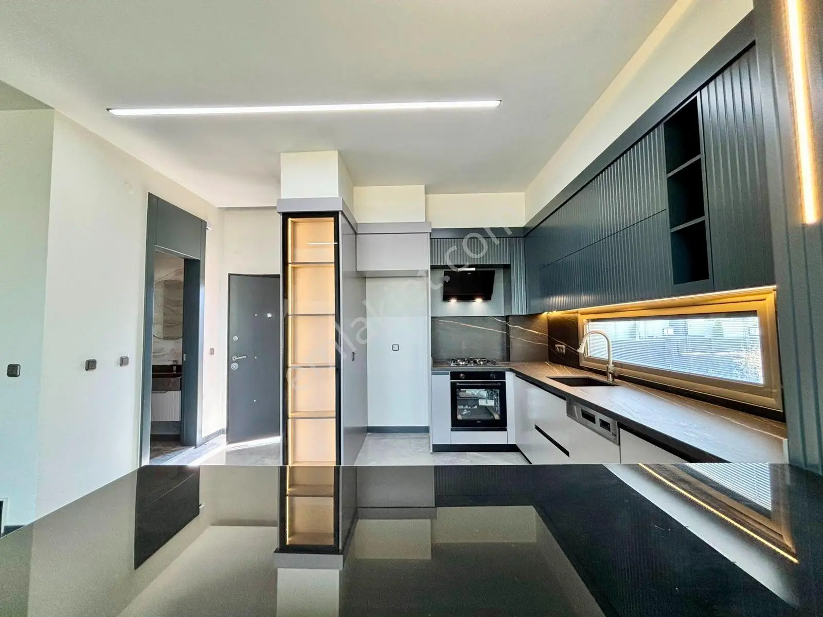꧁ay Emlaktan꧂güre'de Yolun Alt Tarafında Yüzme Havuzlu Denize Yakın Satılık 3+1 Lüks Müstakil Villa — fotoğraf 13
