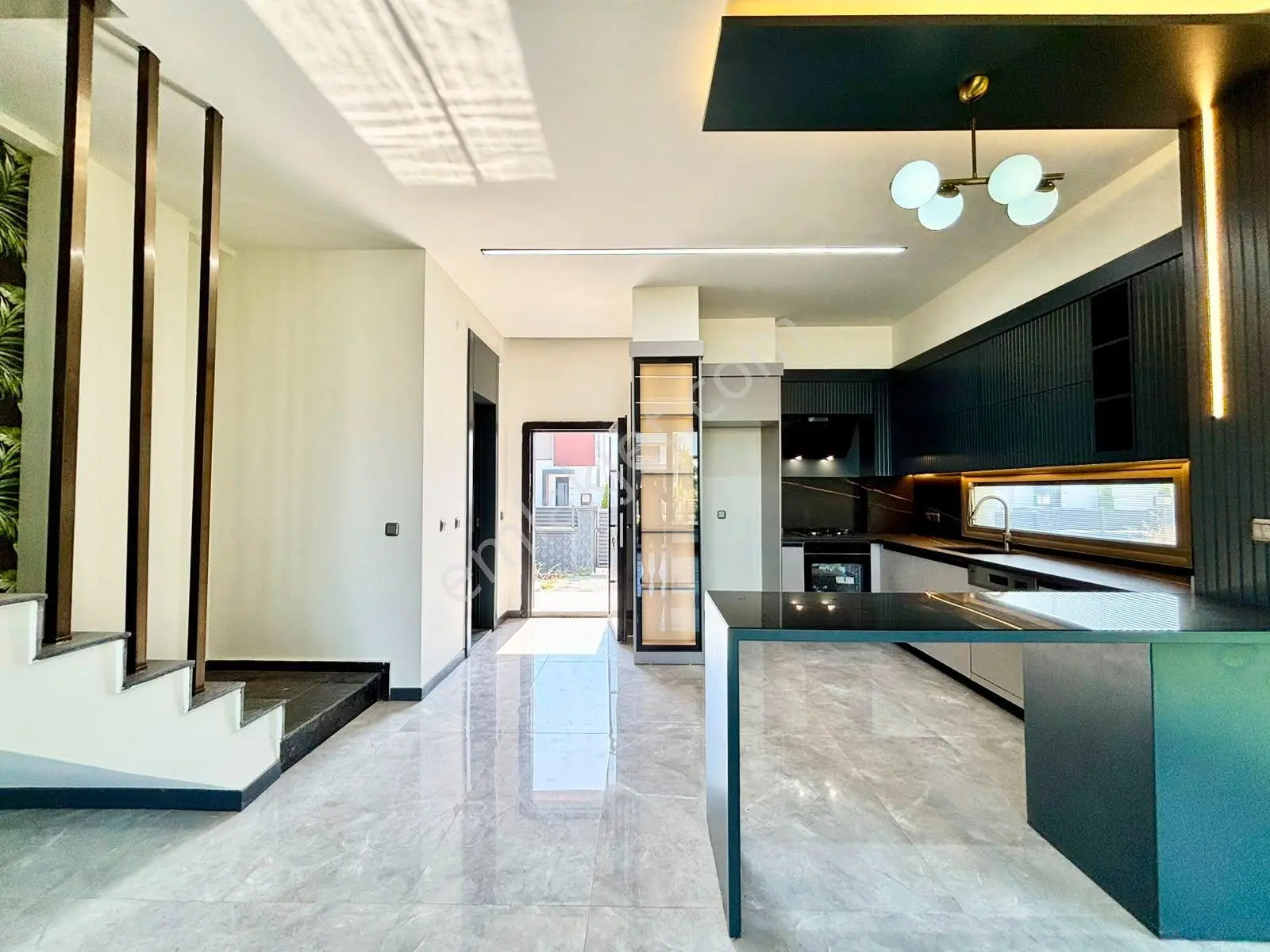꧁ay Emlaktan꧂güre'de Yolun Alt Tarafında Yüzme Havuzlu Denize Yakın Satılık 3+1 Lüks Müstakil Villa — fotoğraf 15