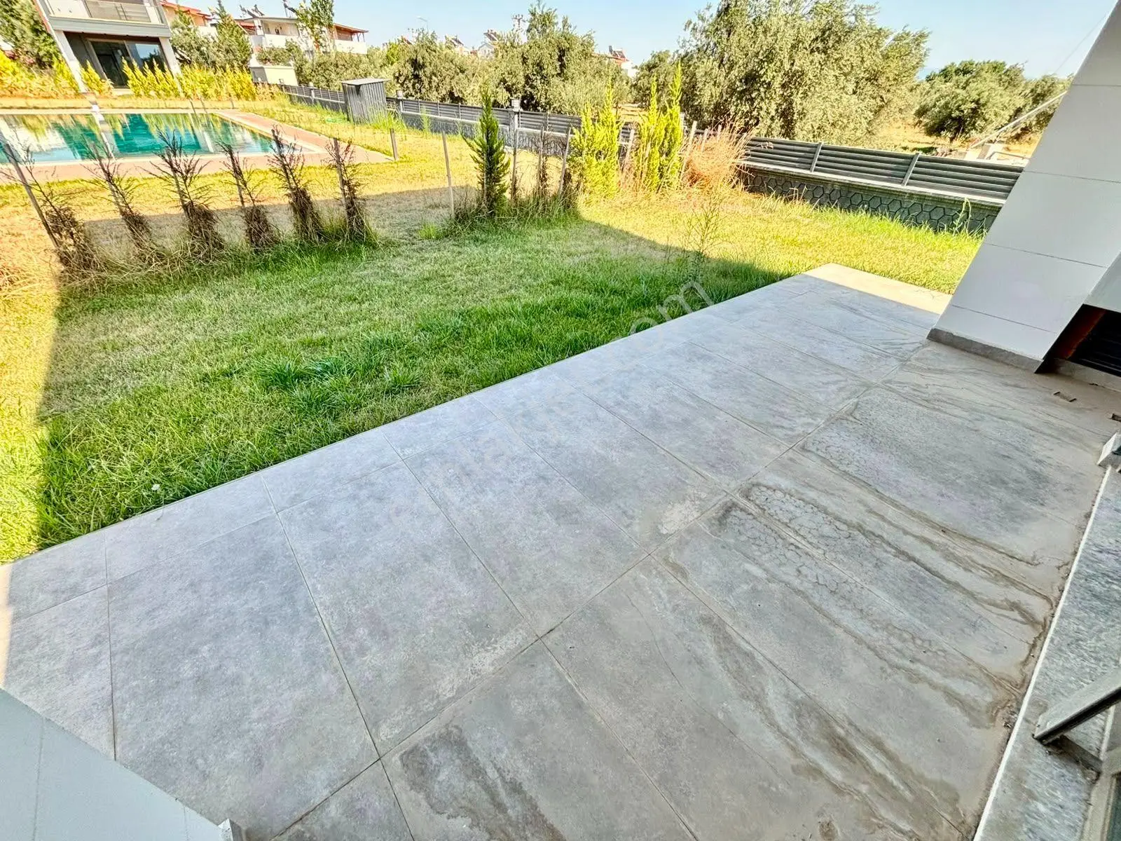 ꧁ay Emlaktan꧂güre'de Yolun Alt Tarafında Yüzme Havuzlu Denize Yakın Satılık 3+1 Lüks Müstakil Villa — fotoğraf 17