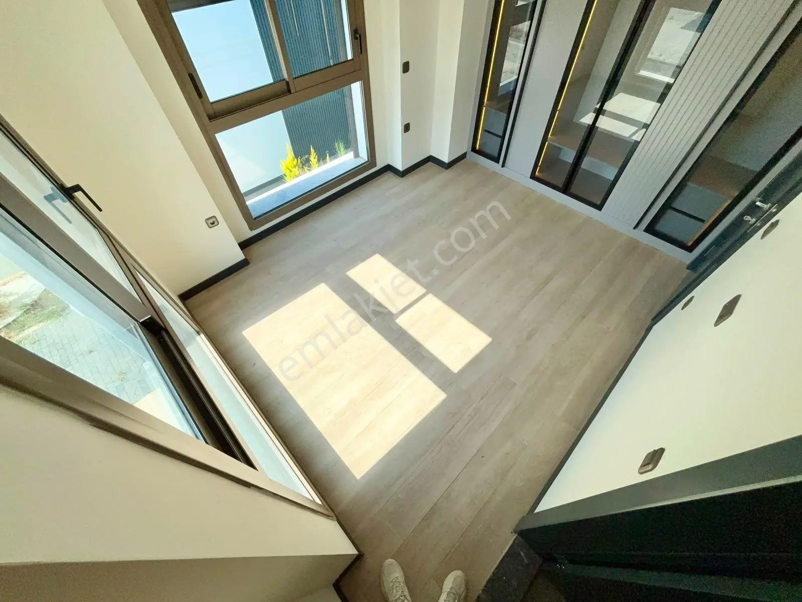 ꧁ay Emlaktan꧂güre'de Yolun Alt Tarafında Yüzme Havuzlu Denize Yakın Satılık 3+1 Lüks Müstakil Villa — fotoğraf 32