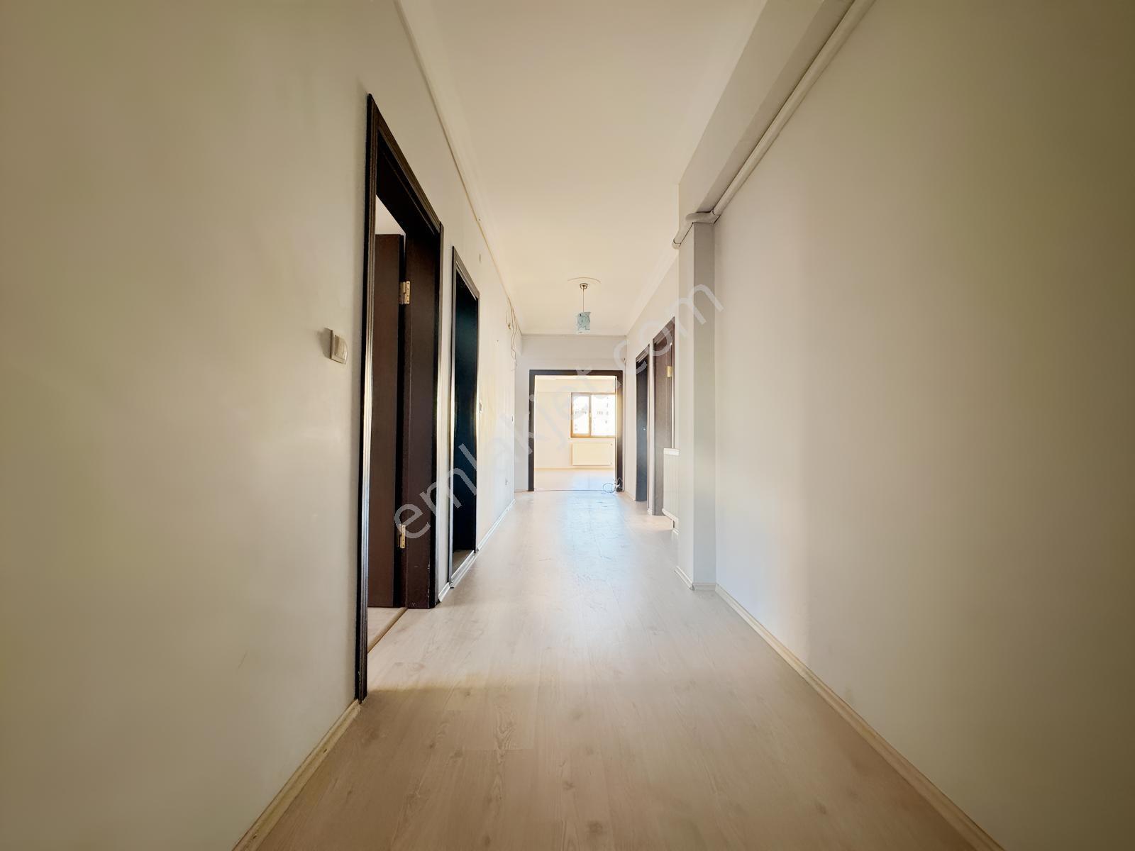 Redstone Şana Dan Çukurçayırda Merkezi Noktada Üç Cepheli 4+1 — fotoğraf 8