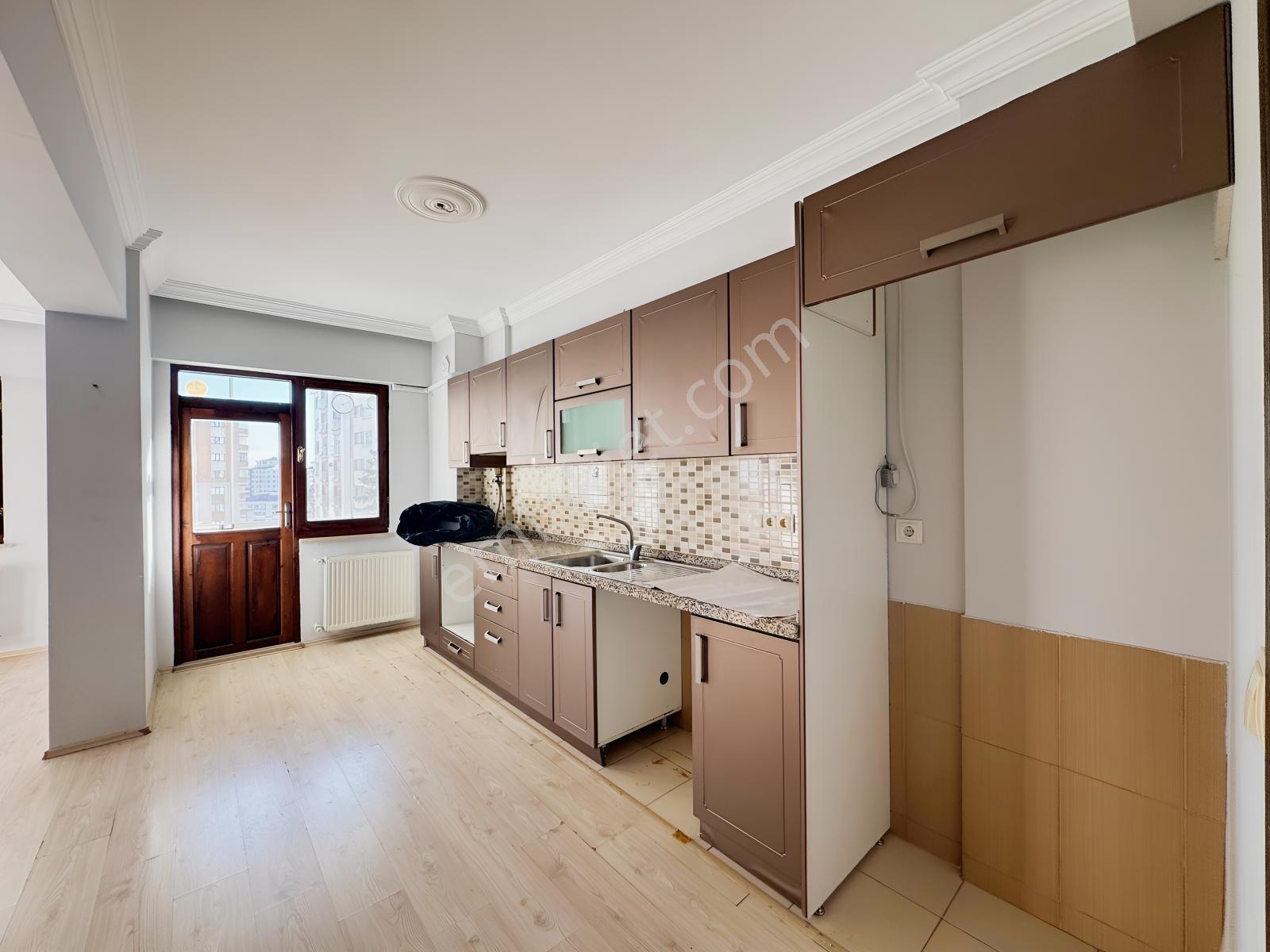 Redstone Şana Dan Çukurçayırda Merkezi Noktada Üç Cepheli 4+1 — fotoğraf 19