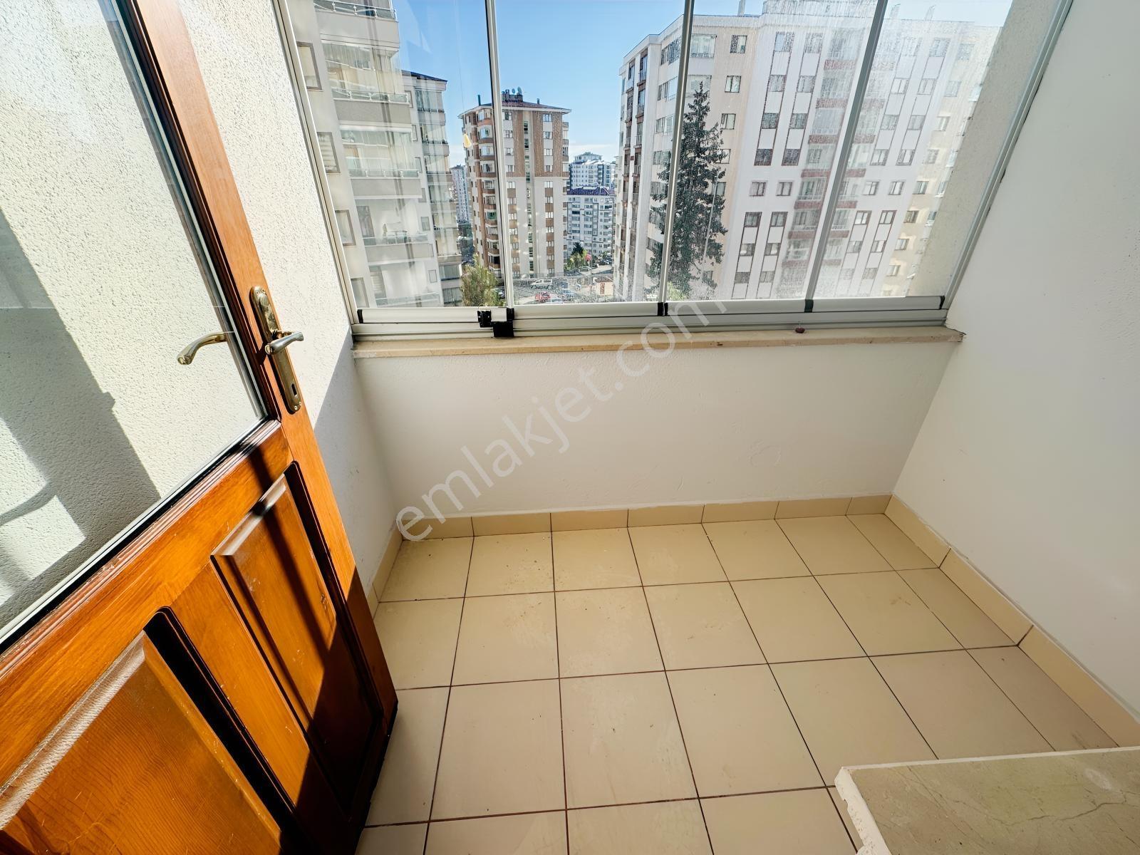 Redstone Şana Dan Çukurçayırda Merkezi Noktada Üç Cepheli 4+1 — fotoğraf 24