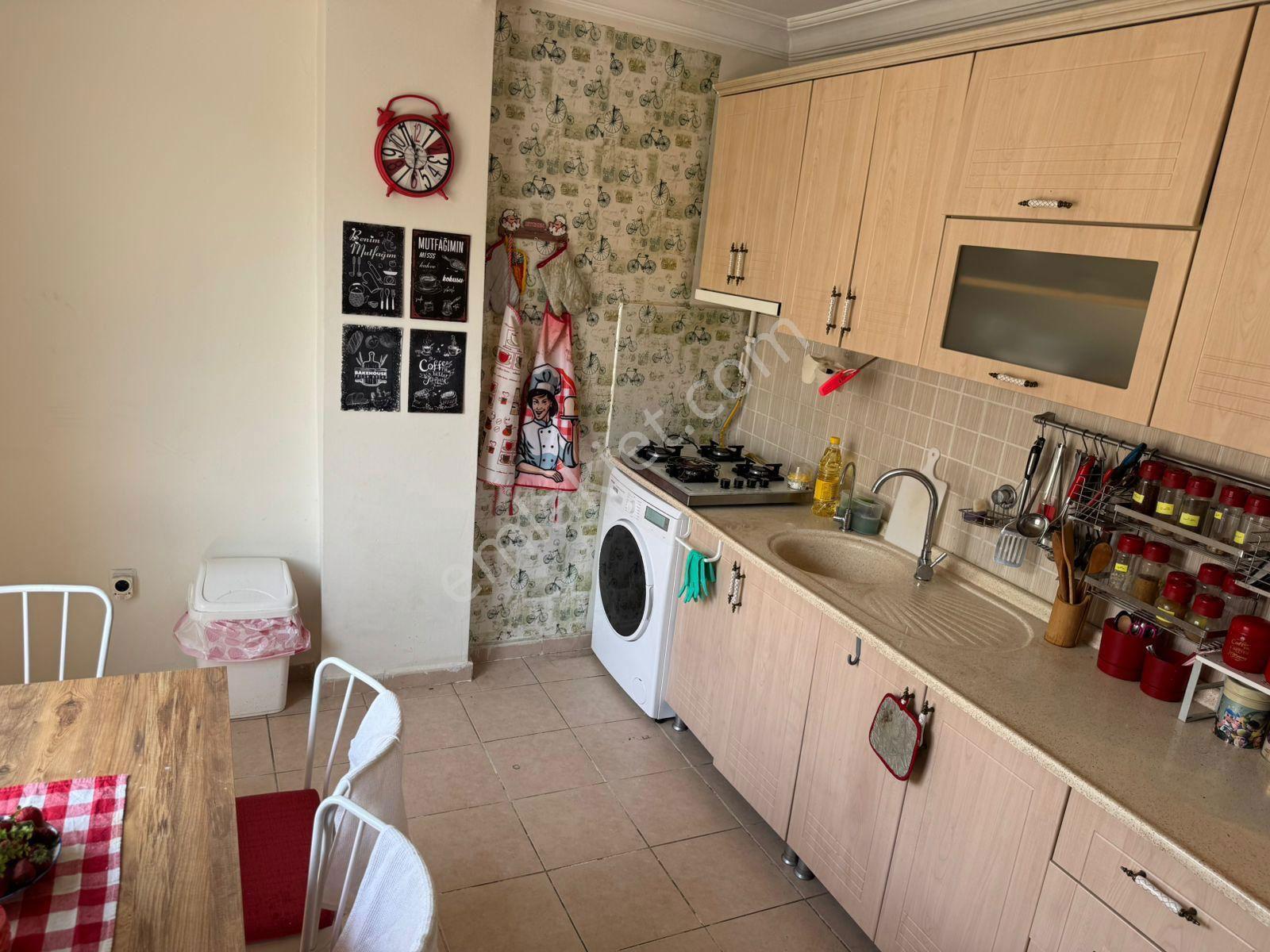 Bahçelıevler Yenıbosna Mahmutbey Cad. Üzerınde 90m2 Asansörlü — fotoğraf 5