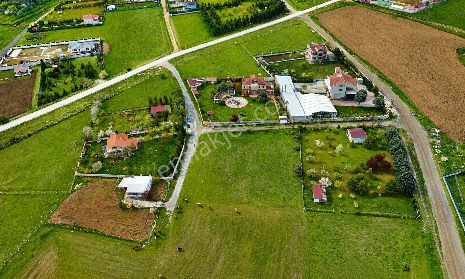 Bahçelievler'de 1500 M² Satılık Villa Arsası — fotoğraf 7