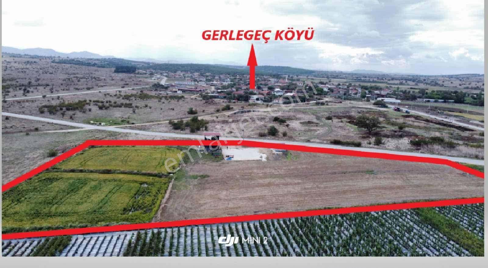 Gerlengeç Köyünde Yola Cepheli Satılık Tarla — fotoğraf 3