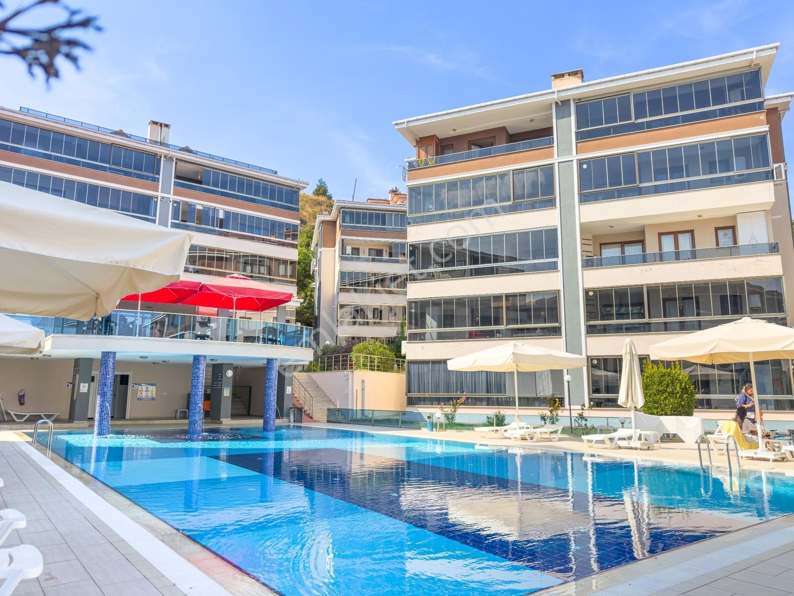 Kumbağ Doğapark Evlerinde Havuz Cephe Eşyalı Satılık 2+1 Daire