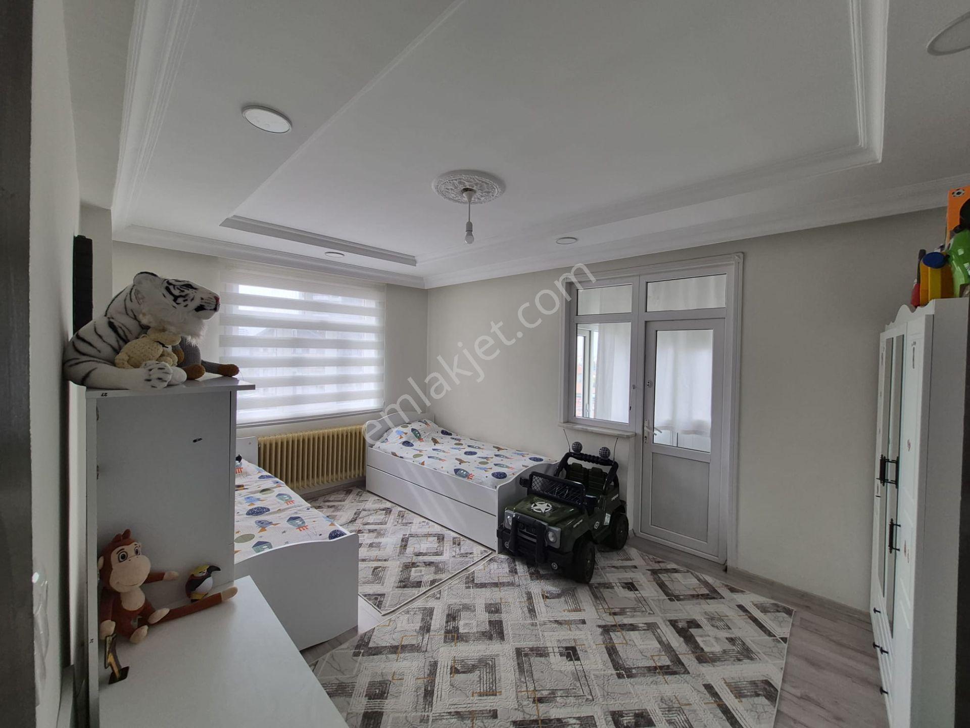Emin Emlak Satıyor.. Valide Sultanda Girişleri Ayrı Satılık Dubleks Daire — fotoğraf 2