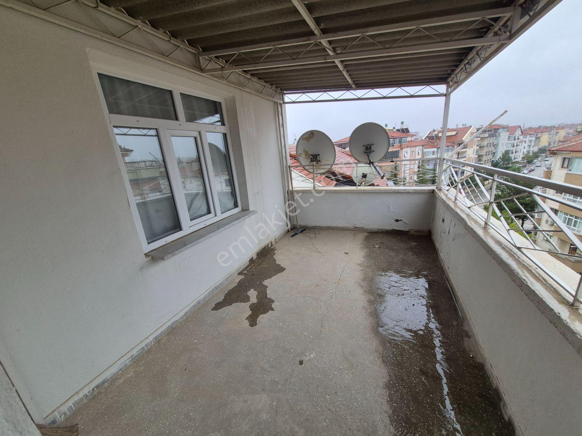 Emin Emlak Satıyor.. Valide Sultanda Girişleri Ayrı Satılık Dubleks Daire — fotoğraf 6
