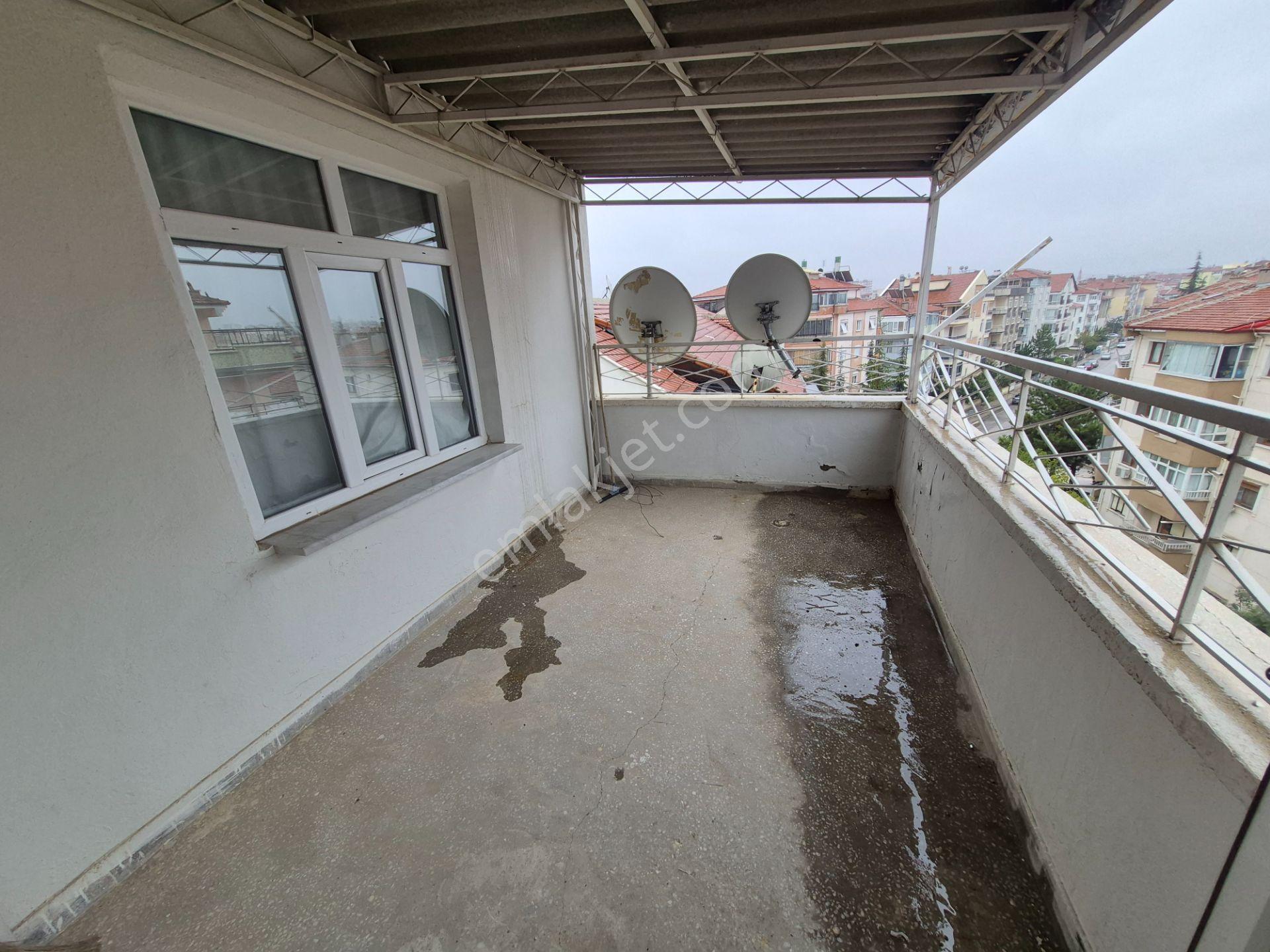 Emin Emlak Satıyor.. Valide Sultanda Girişleri Ayrı Satılık Dubleks Daire — fotoğraf 7