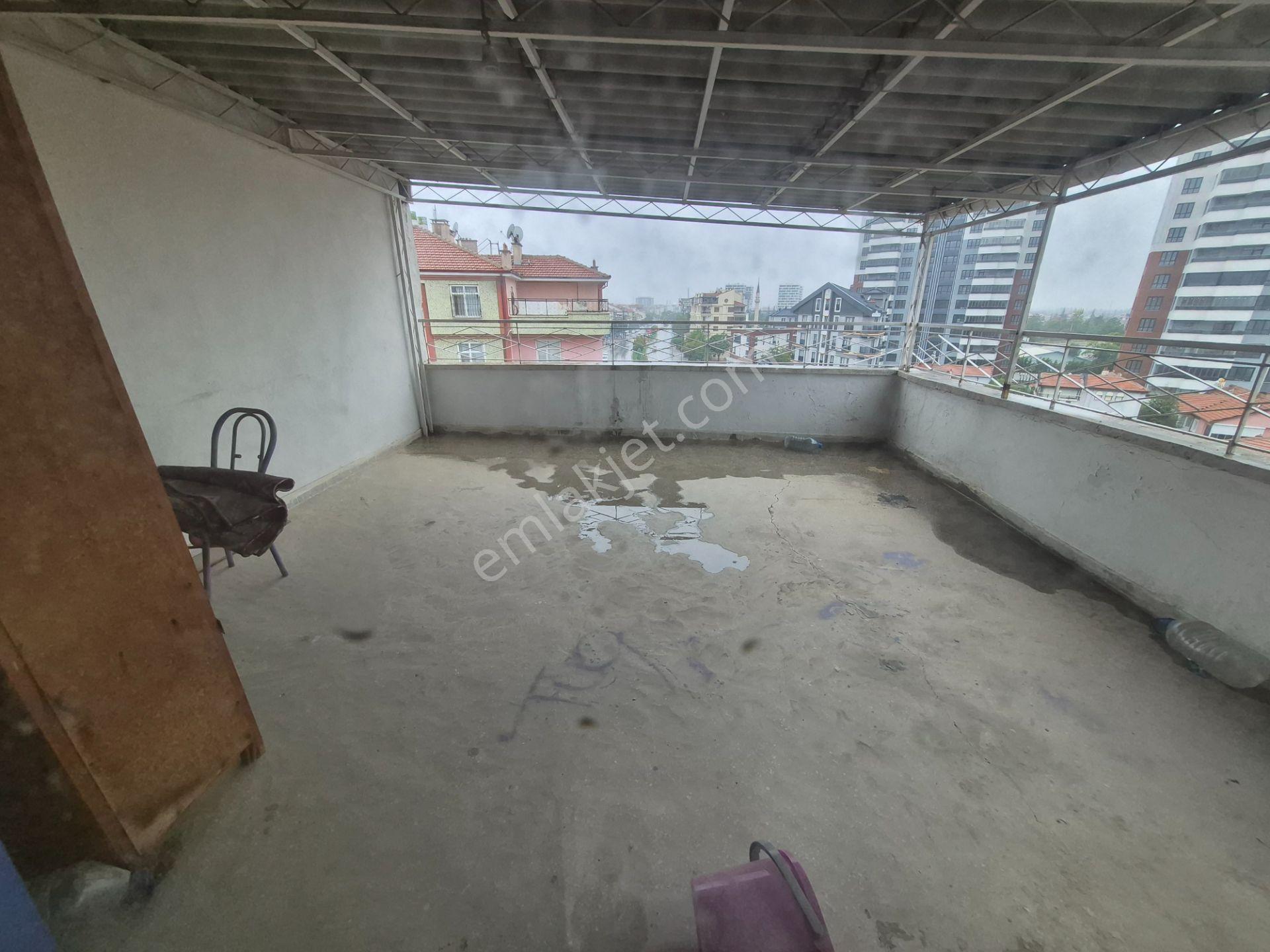 Emin Emlak Satıyor.. Valide Sultanda Girişleri Ayrı Satılık Dubleks Daire — fotoğraf 12