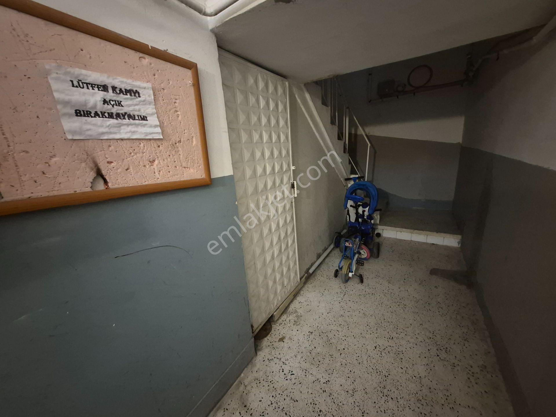 Emin Emlak Satıyor.. Valide Sultanda Girişleri Ayrı Satılık Dubleks Daire — fotoğraf 19