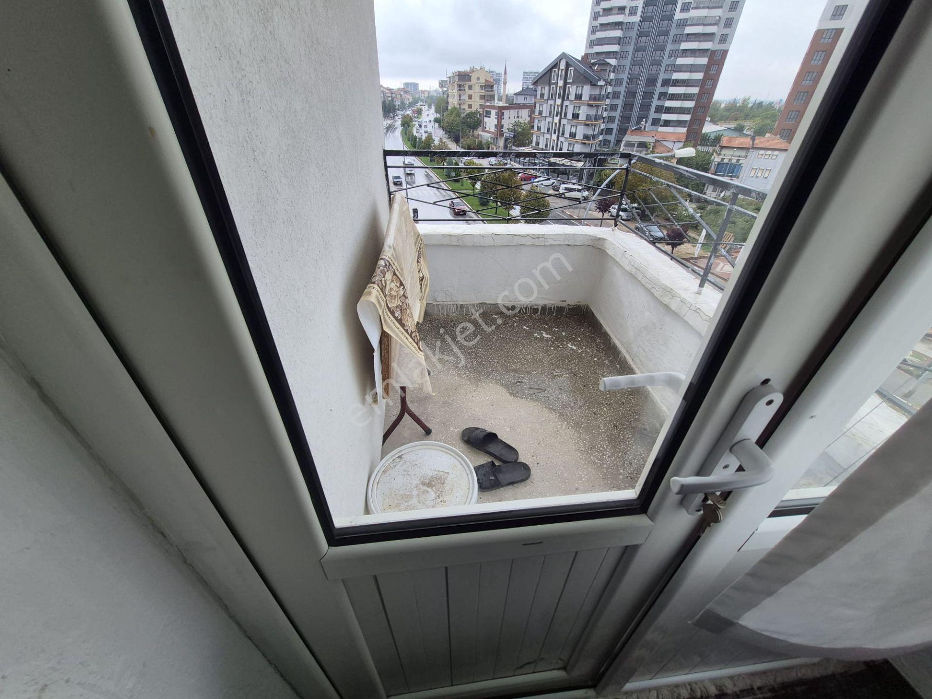 Emin Emlak Satıyor.. Valide Sultanda Girişleri Ayrı Satılık Dubleks Daire — fotoğraf 32
